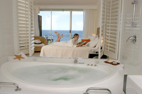 Bannisters - Lightning Ridge Tourism 1