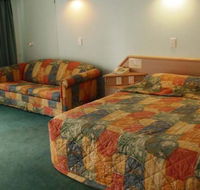 Runaway Bay Motor Inn - Lightning Ridge Tourism