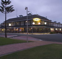 Grand Tasman Hotel - Lightning Ridge Tourism
