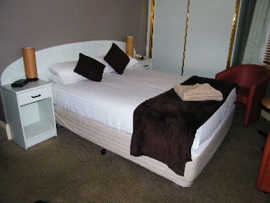 Grand Tasman Hotel - Lightning Ridge Tourism 1