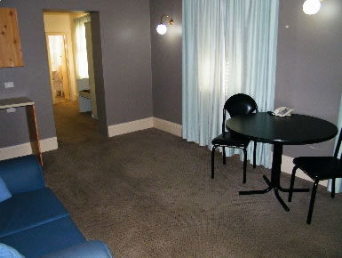 Grand Tasman Hotel - Lightning Ridge Tourism 2