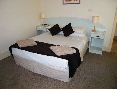 Grand Tasman Hotel - Lightning Ridge Tourism 3