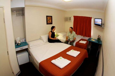 Value Inn - Lightning Ridge Tourism 1