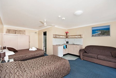 Byron Bay Side Central Motel - Lightning Ridge Tourism 2