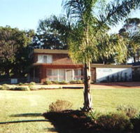 Seaview Holiday Apartments - Lightning Ridge Tourism