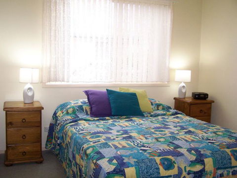 Beachfront Units Merimbula - Lightning Ridge Tourism 4