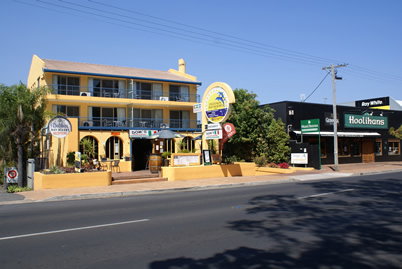 Delfinos Bay Resort - Lightning Ridge Tourism 0