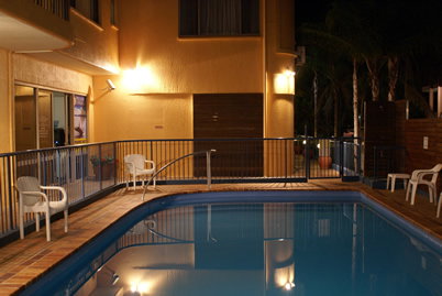 Delfinos Bay Resort - Lightning Ridge Tourism 1