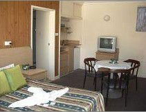 The Entrance Motel - Lightning Ridge Tourism 3