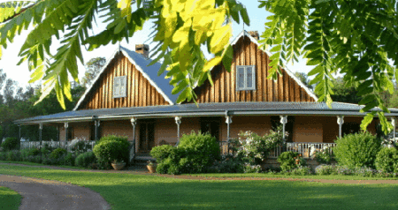 Carriages Country House - Lightning Ridge Tourism