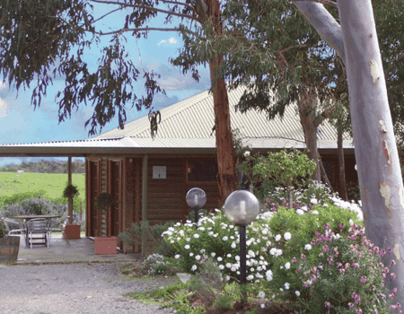 Mclaren Ridge Log Cabins - Lightning Ridge Tourism 1