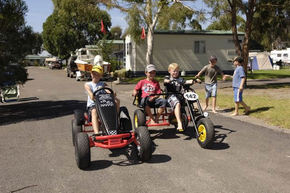 Sapphire Sun Holiday Village - Lightning Ridge Tourism 3