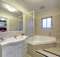 Comfort Inn And Suites Georgian Albury - Lightning Ridge Tourism