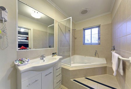 Comfort Inn And Suites Georgian Albury - Lightning Ridge Tourism 0