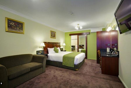 Comfort Inn And Suites Georgian Albury - Lightning Ridge Tourism 1