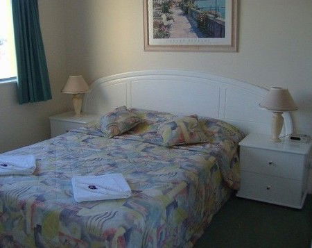 Fairseas Apartments - Lightning Ridge Tourism 3