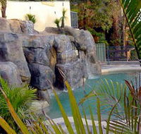 Crusoes Holiday Apartments - Lightning Ridge Tourism