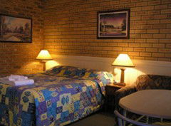 Blue Violet Motor Inn - Lightning Ridge Tourism 2
