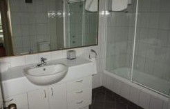 Marrakai Luxury Apartments - Lightning Ridge Tourism 4