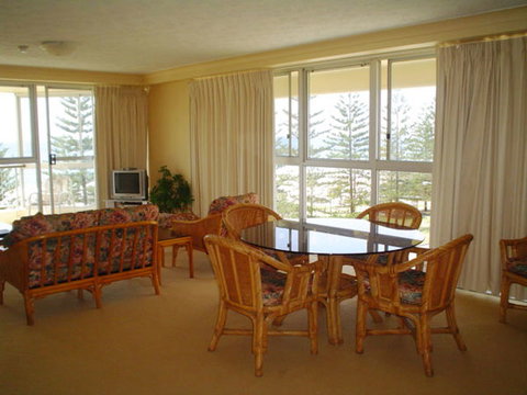 Cashelmara Beachfront Apartments - Lightning Ridge Tourism 2