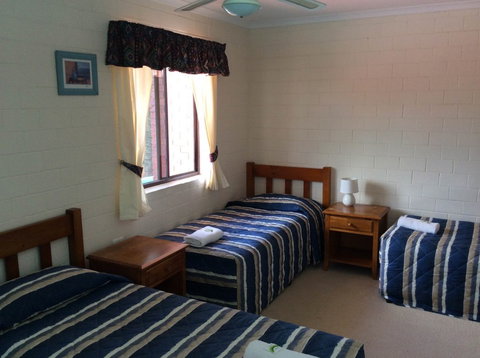 Cleveland Visitor Villas Motel & Shailer Park Garden Villas - Lightning Ridge Tourism 3