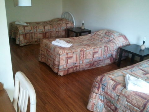 Beaconsfield Lodge Motel - Lightning Ridge Tourism 2