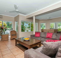 The Villas Palm Cove - Lightning Ridge Tourism