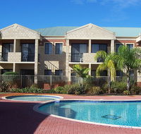 Country Comfort Inter City Perth Hotel  Apartments - Lightning Ridge Tourism