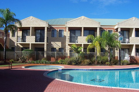 Country Comfort Inter City Perth Hotel & Apartments - Lightning Ridge Tourism 0