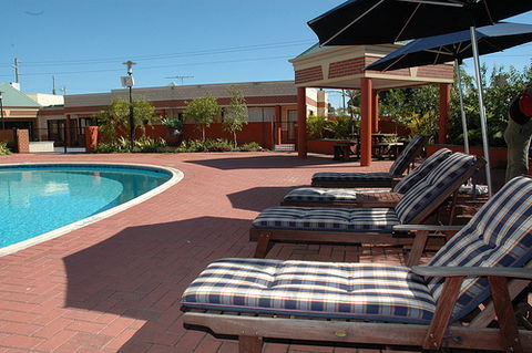 Country Comfort Inter City Perth Hotel & Apartments - Lightning Ridge Tourism 1