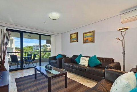 Clubb Coolum Beach - Lightning Ridge Tourism 3