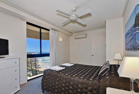Clubb Coolum Beach - Lightning Ridge Tourism 4