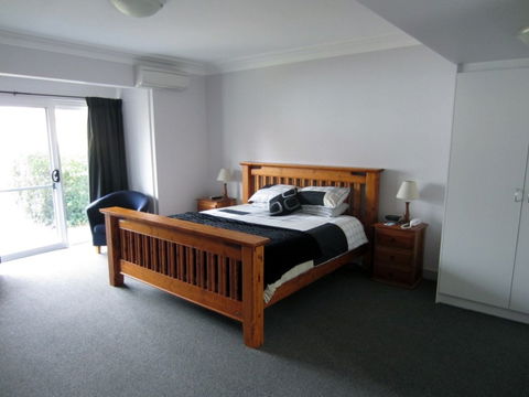 Moore Park Inn - Lightning Ridge Tourism 2