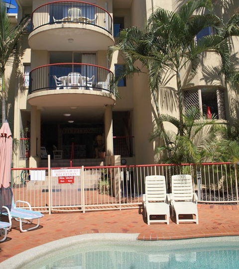 Santalina On Hervey Bay - Lightning Ridge Tourism 3