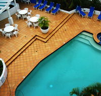 Santorini By The Sea - Lightning Ridge Tourism