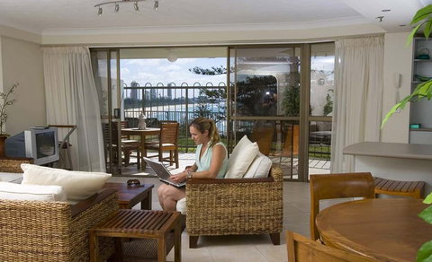 Gemini Court Holiday Apartments - Lightning Ridge Tourism 2