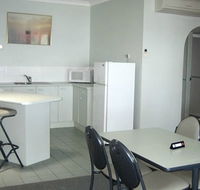 Moby Dick Waterfront Resort Motel - Lightning Ridge Tourism