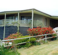 Currawong Holiday Home - Lightning Ridge Tourism