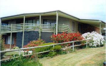 Currawong Holiday Home - Lightning Ridge Tourism 0