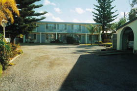 Troubridge Hotel - Lightning Ridge Tourism 0
