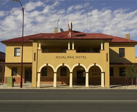 Royal Mail Hotel Jerilderie - Lightning Ridge Tourism 0
