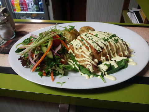 Robin Hood Hotel - Lightning Ridge Tourism 0