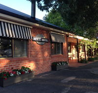 Moyhu Hotel - Lightning Ridge Tourism