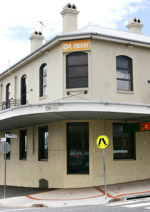 QA Hotel - Lightning Ridge Tourism 0