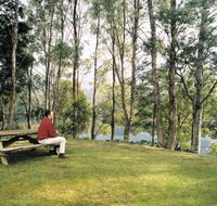 Tullah Lakeside Chalet - Lightning Ridge Tourism