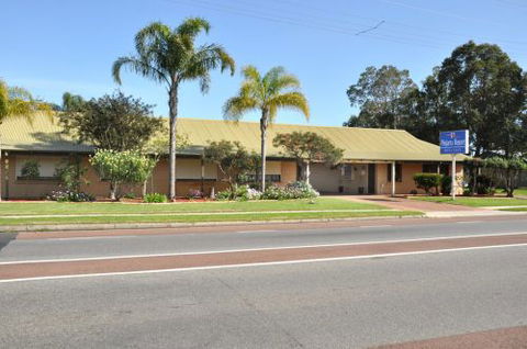 Pinjarra Resort  - Lightning Ridge Tourism 1