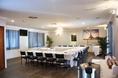 Pinjarra Resort  - Lightning Ridge Tourism 4