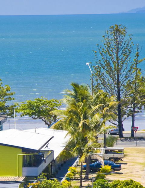 Surfside Motel - Yeppoon - Lightning Ridge Tourism 0