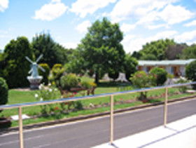 Golden Chain Beachway Motel And Restaurant - Lightning Ridge Tourism 0