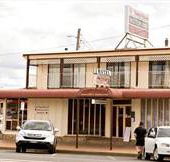 Town House Motor Inn - Lightning Ridge Tourism